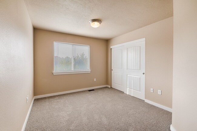 Building Photo - Beautiful condo in a great Boise location with a community pool and playground