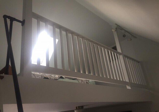 Building Photo - 1122 E Market St