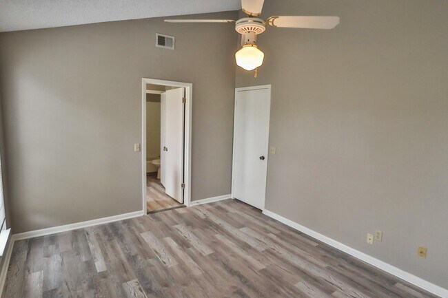 Building Photo - 2255 Thousand Oaks Dr