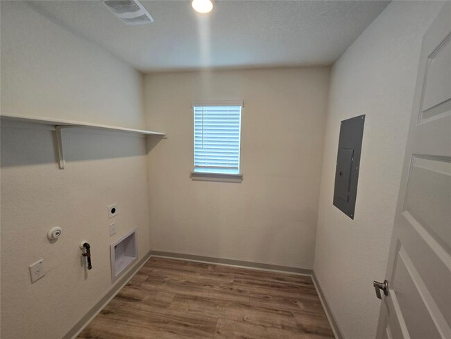 Building Photo - 2113 Daleside Ln