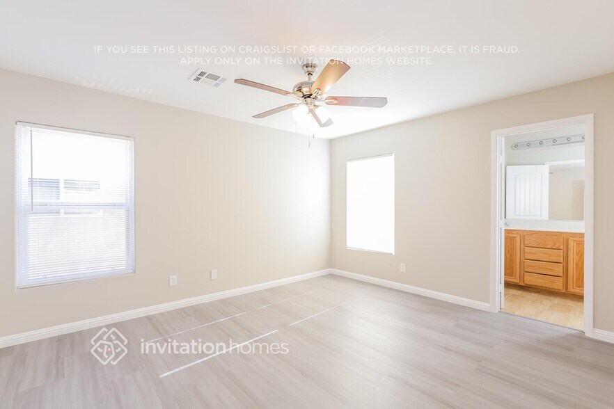 Building Photo - 4820 Golden Shimmer Ave