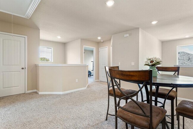 Building Photo - 309 Empress Tree Dr