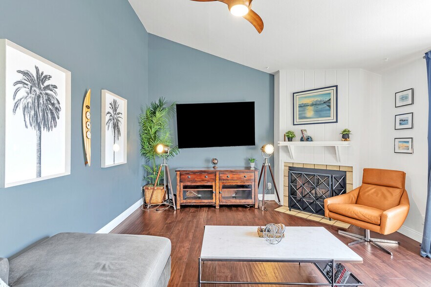 Living room - 5653 Riley St