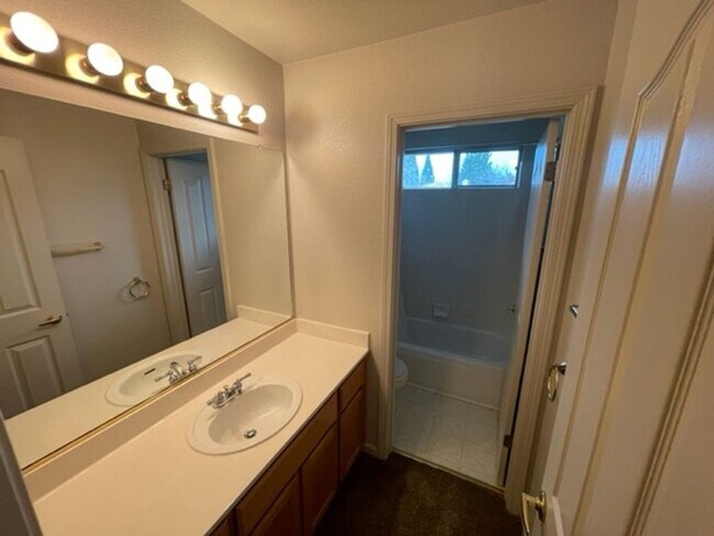 Building Photo - Rocklin home near Breen Park
