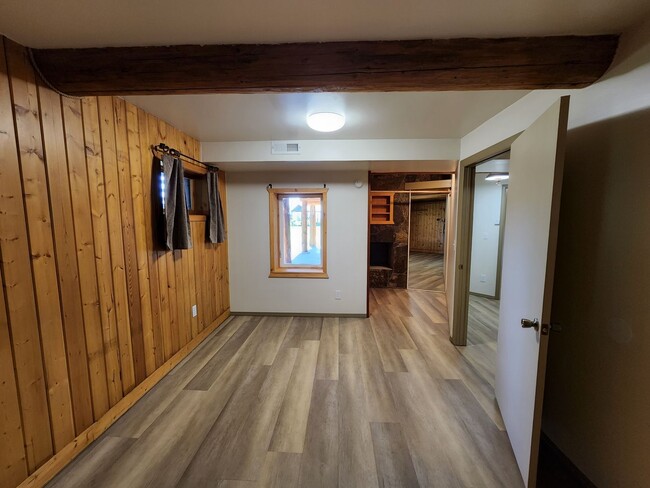 Building Photo - Wildlife abundant, log 2bdrm/1ba lower apa...