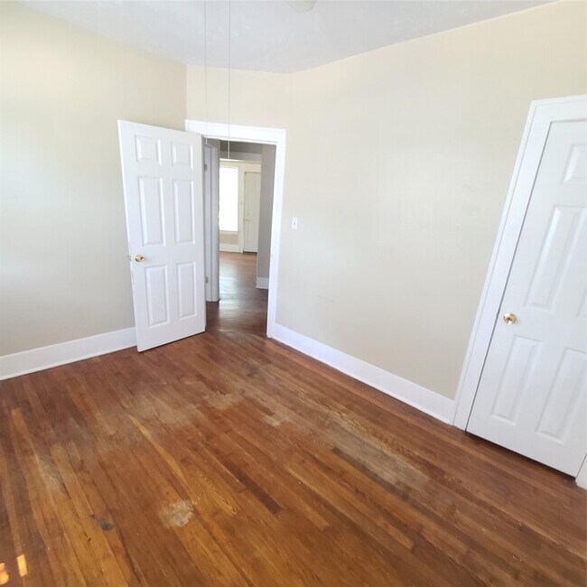 Building Photo - 4414 Woodside St