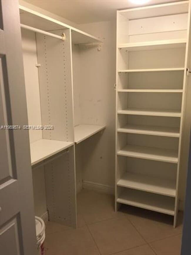 Building Photo - 3000 Coral Wy