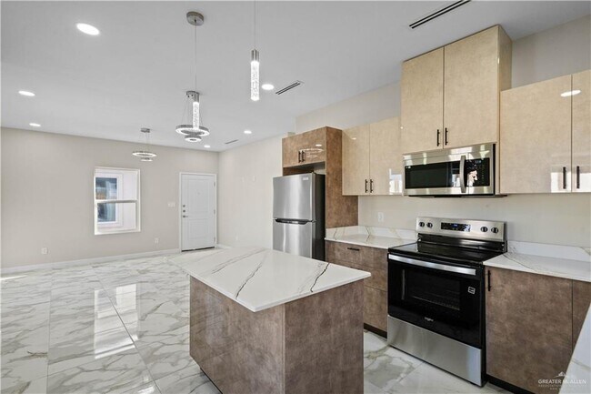 Building Photo - 17 N Onyx Ave