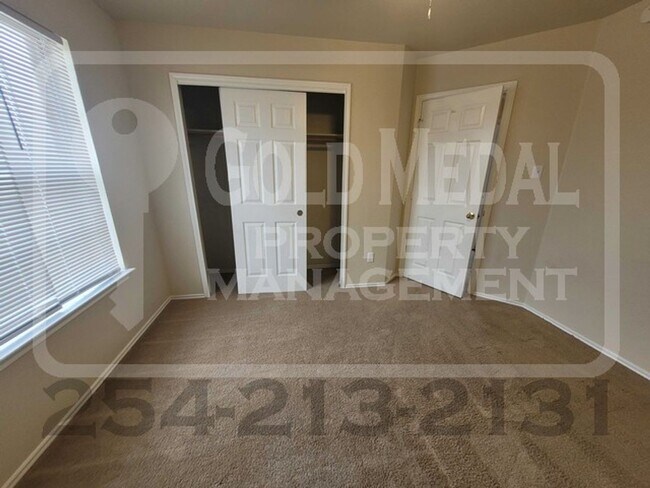 Building Photo - Charming 4-Bed, 2-Bath now available for r...