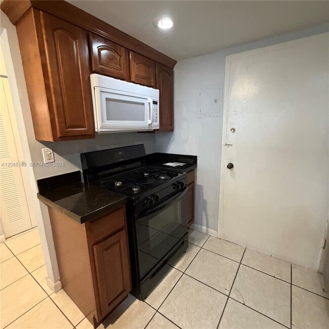 Building Photo - 2175 NE 170th St