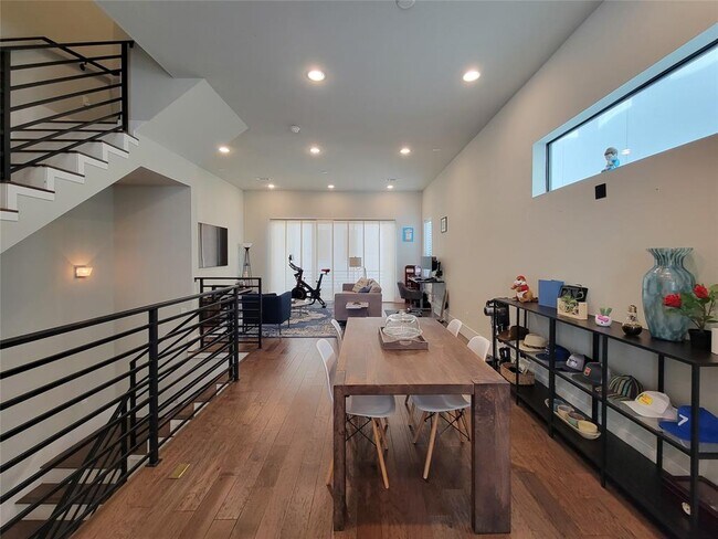 Building Photo - 5709A Larkin St