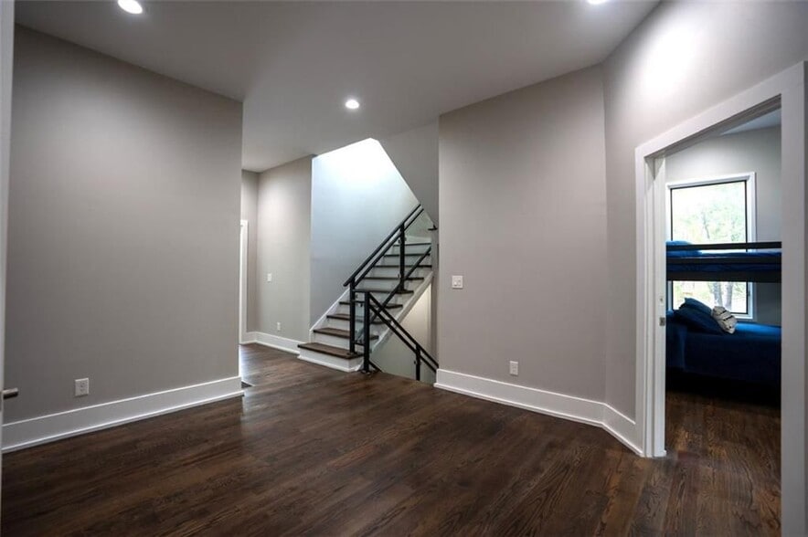 Building Photo - 1099 Vista Trail NE