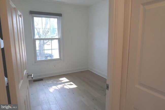 Building Photo - 9530 Ashbourn Dr