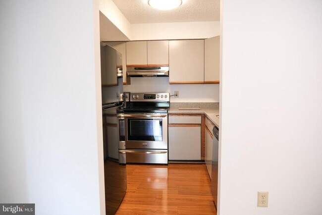 Building Photo - 6941 Mary Caroline Cir