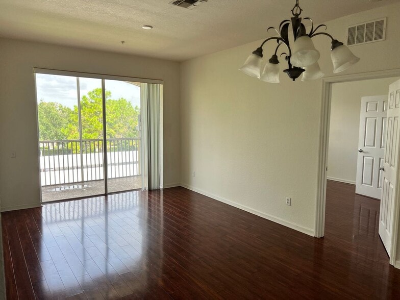 Building Photo - 6434 Cava Alta Dr