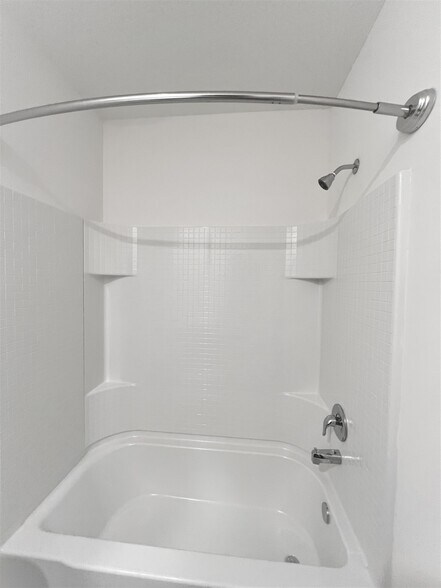 Wak in shower with rod included - 5247 Dragonfly Dr