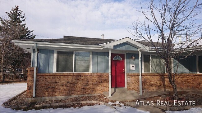 Building Photo - 8898 Circle Dr