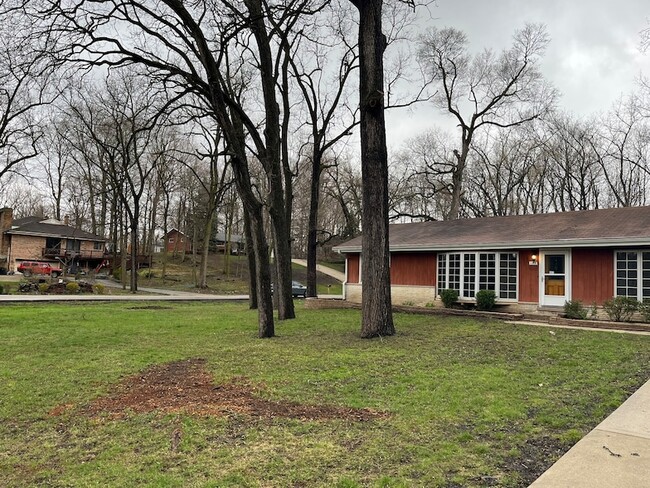 Primary Photo - 144 N Maple Ave