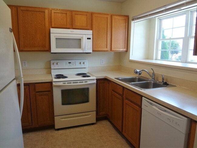 Building Photo - Spacious Home With Full Walk-Out Basement