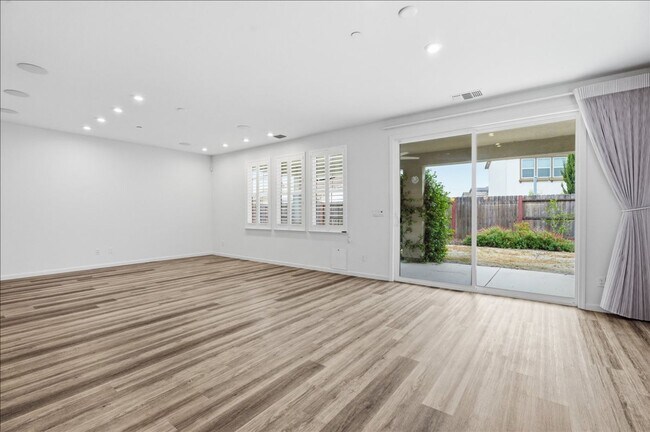 Building Photo - 7503 Allan Detrick Ave