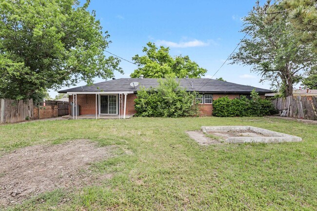 Building Photo - 2236 SW 59th Pl