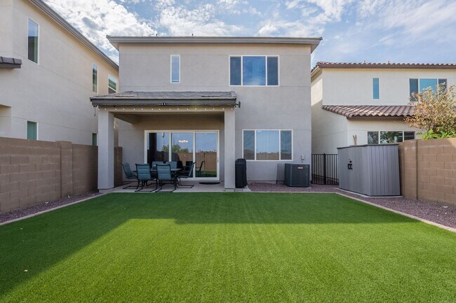 Building Photo - Solar Powered Home in Heart of Peoria!