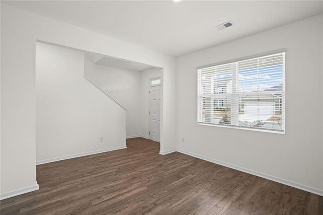 Building Photo - 166 Champlain Rd