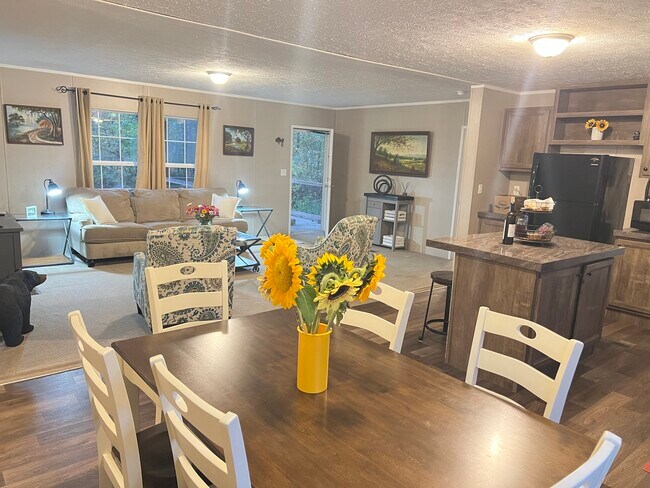 Building Photo - 2634 Cedar Creek Rd