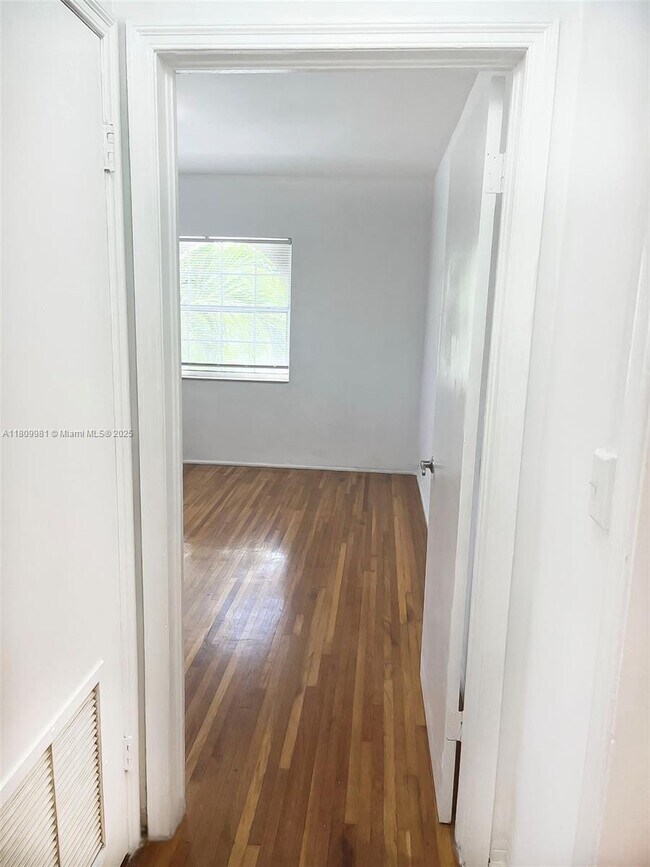 Building Photo - 131 Antiquera Ave