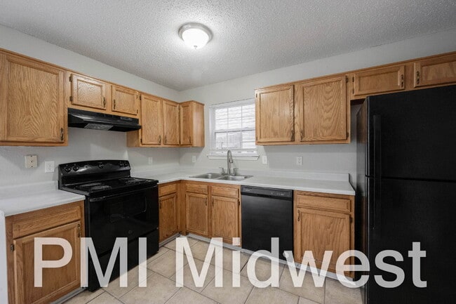 Building Photo - "Charming 4-Bed Family Home with Spacious Layout in Indianapolis!"