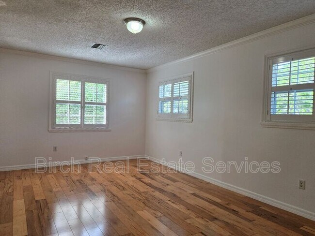 Building Photo - 733 Scotland St