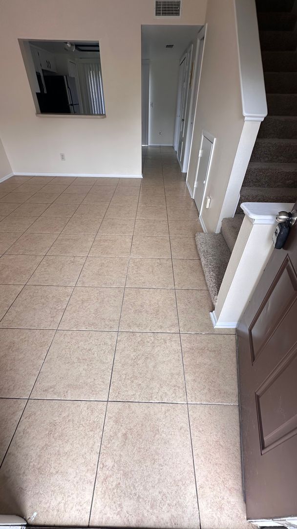 Building Photo - **COMING SOON** 2 Bedroom, 2.5 bathroom Townhouse near UCF