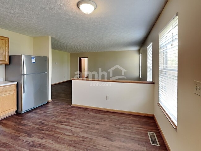 Building Photo - 461 Dover Pond Dr