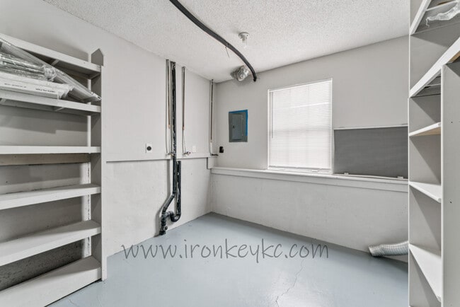 Building Photo - 6620 W 152nd St