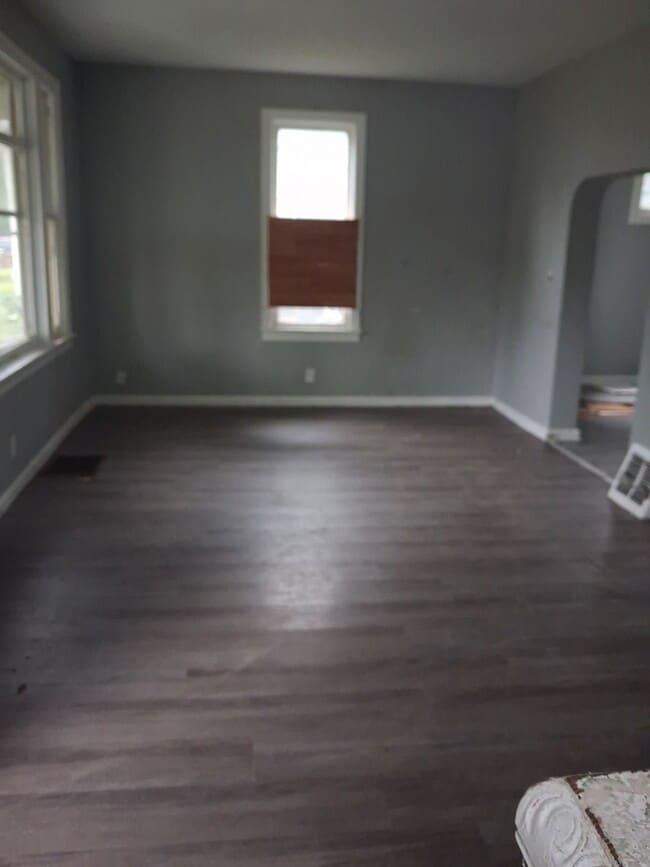 Building Photo - 512 Fairholm Ave