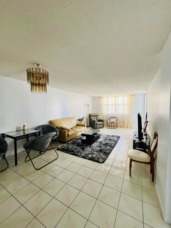 Building Photo - 1849 S Ocean Dr