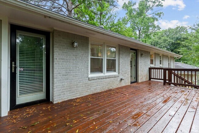 Building Photo - 1699 Flintwood Dr SE