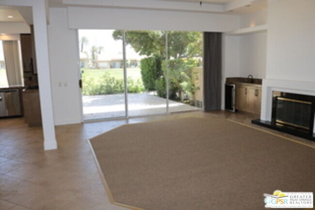 Building Photo - 68 Oak Tree Dr