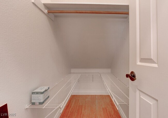 Building Photo - 10381 Walking View Ct