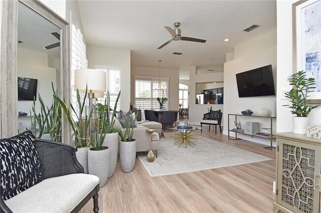 Building Photo - 6919 Della Dr