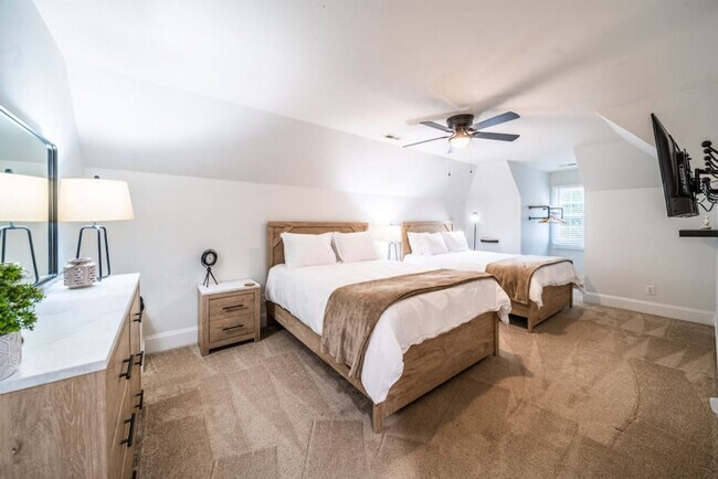 Building Photo - 3115 High Ridge Rd