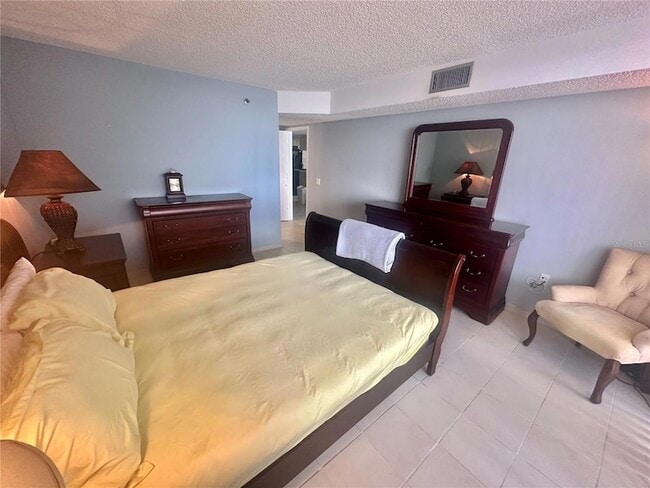 Building Photo - 6035 Sea Ranch Dr