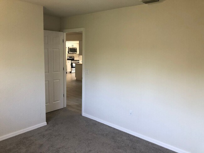 Building Photo - Spacious & Stylish 4-Bedroom Home – Prime ...