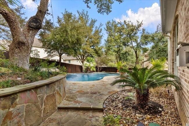 Building Photo - 4 Bedroom 3.5 Bath Heights At Stone Oak Subdivision