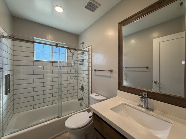 Building Photo - 1476 Hooker Oak Ave