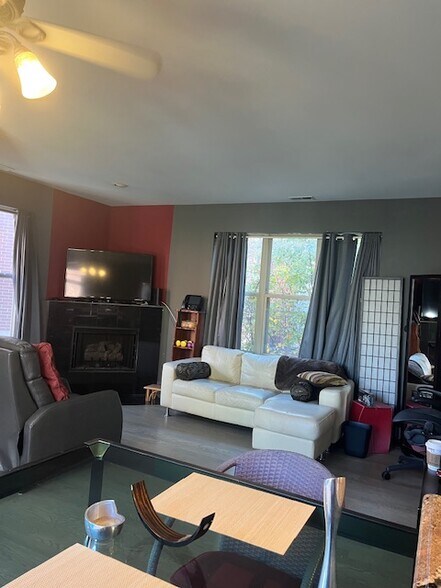 Building Photo - 757 W Eastman St