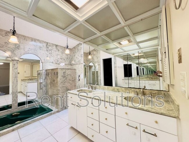 Building Photo - 3015 Tall Pine Dr