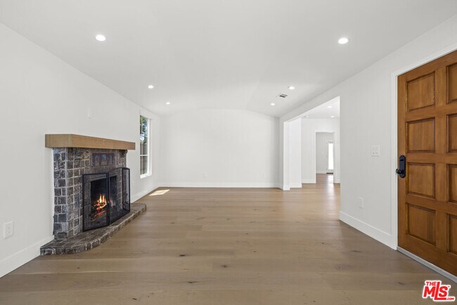 Building Photo - 11151 Hortense St