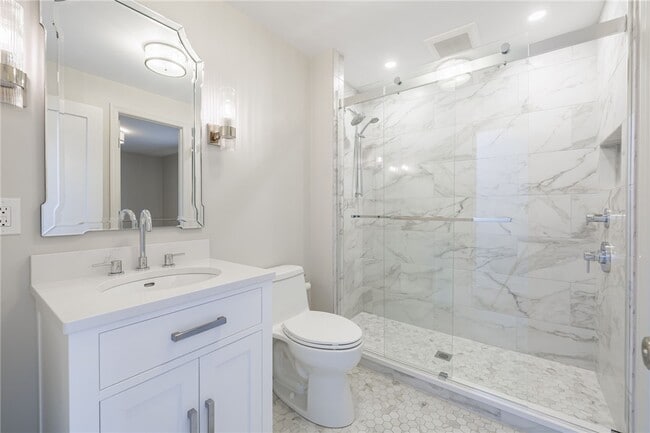 Building Photo - 1397 East Ave