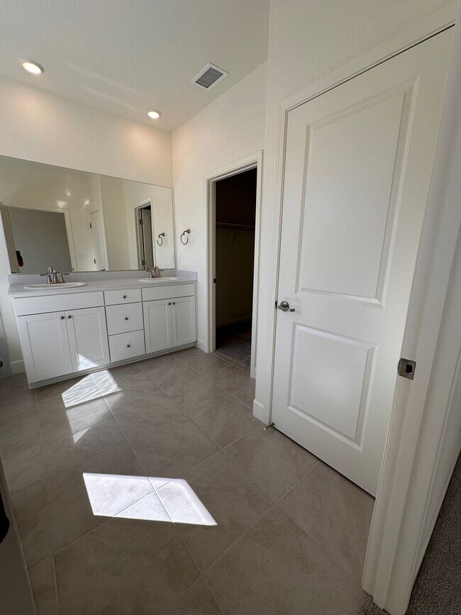 Building Photo - Newly Constructed West Carson Valley Home
